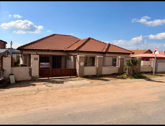 3 BEDROOM HOUSE FOR SALE IN OLIEVENHOUTBOSCH